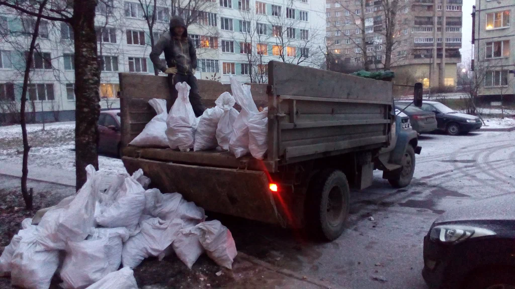 Вывоз мусора в мешках в Нижнем Новгороде в октябре