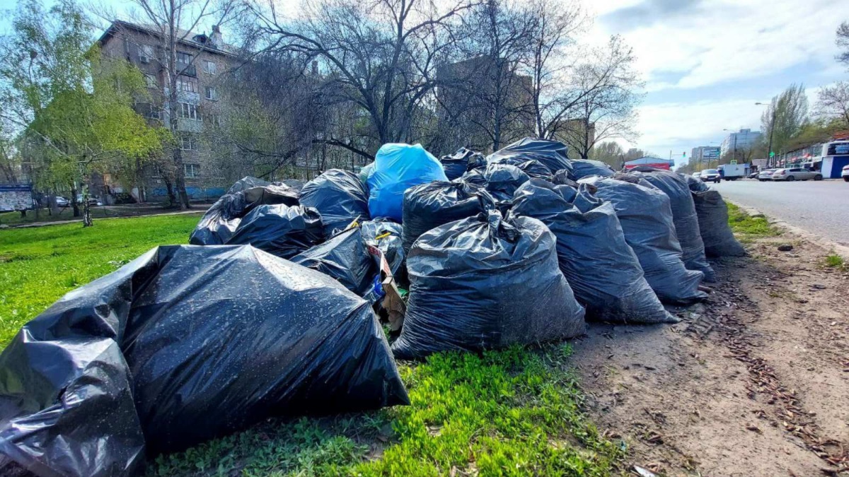 Вывоз и утилизация мусора после субботника в Нижнем Новгороде в октябре