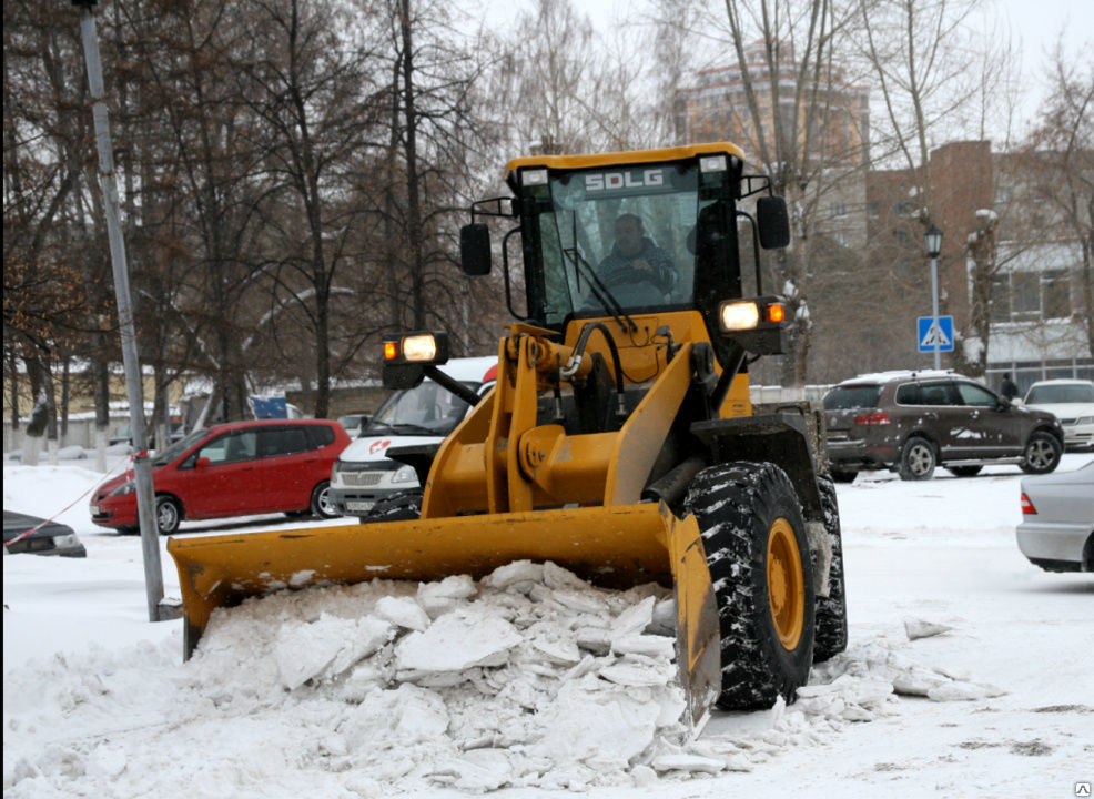 Аренда трактора для уборки снега в Нижнем Новгороде от ПроМусор – цена от 1042 руб., быстро и недорого