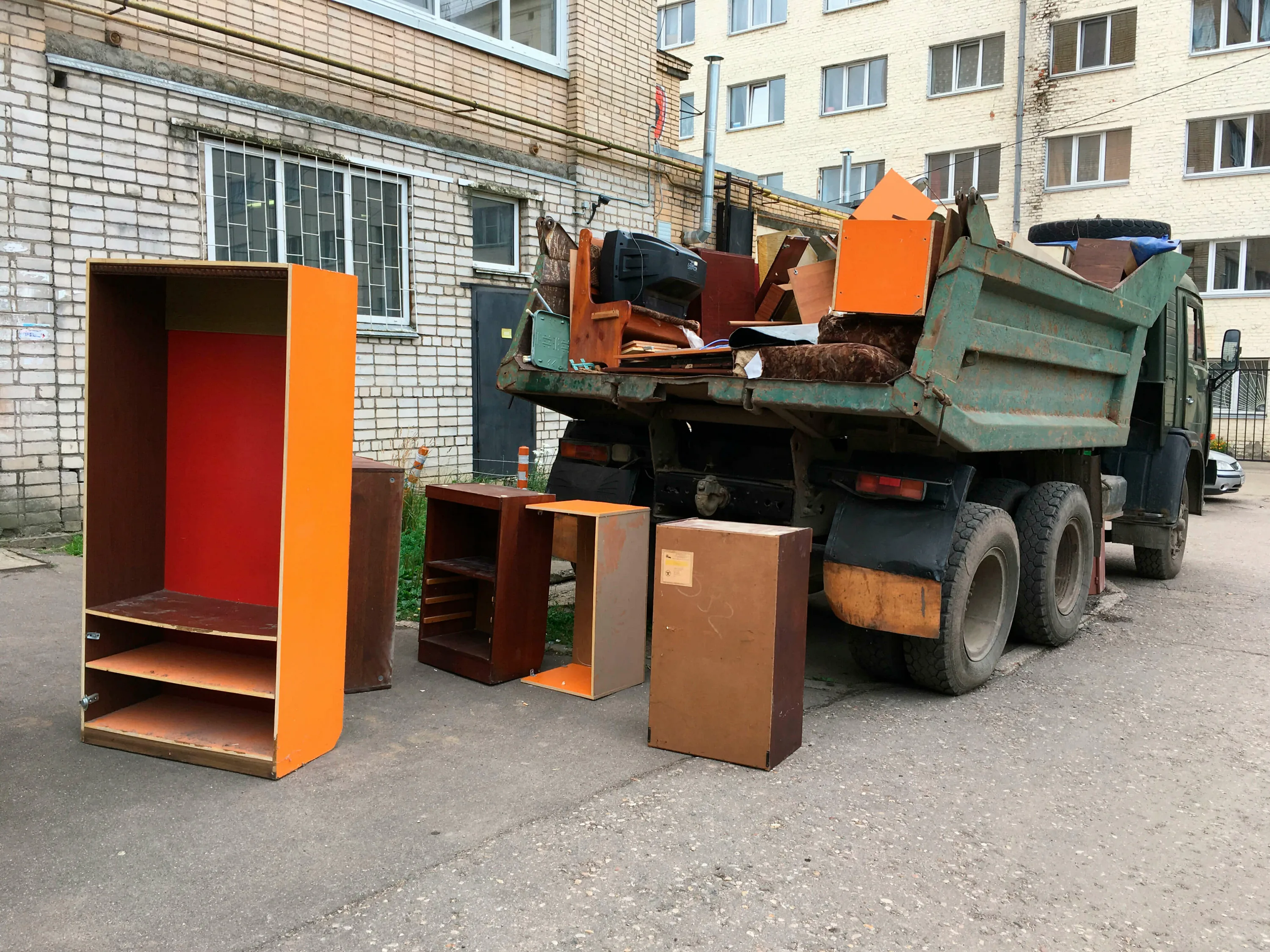 Утилизация старой мебели с вывозом и разбором в Нижнем Новгороде в октябре