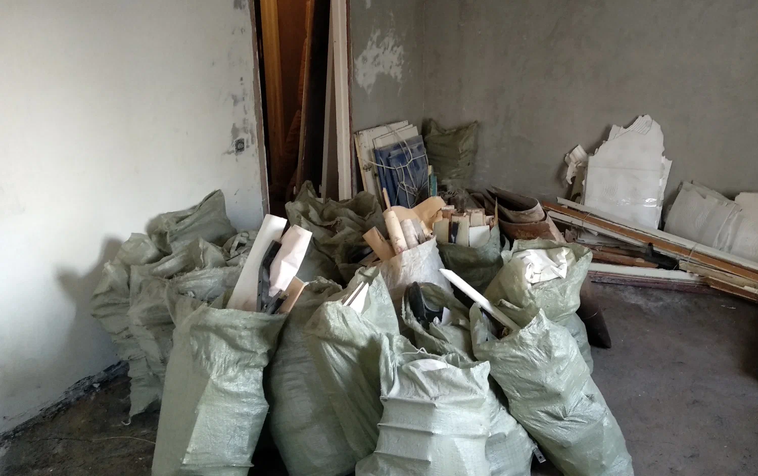 Уборка строительного мусора с вывозом и утилизацией в Нижнем Новгороде в октябре
