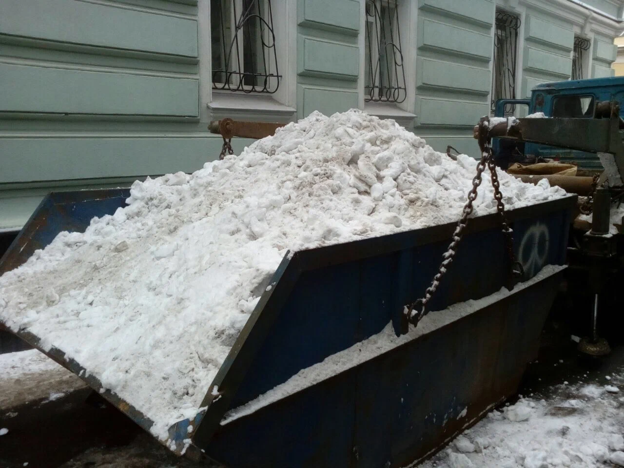 Вывоз снега контейнерами в Нижнем Новгороде в октябре